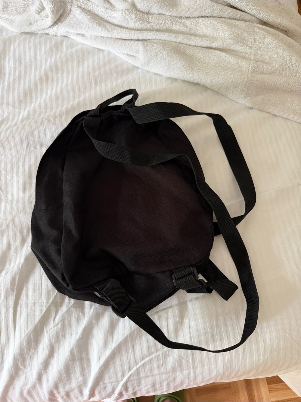 Mini Jansport Black Everyday Backpack with Front pocket - Picture 2 of 3